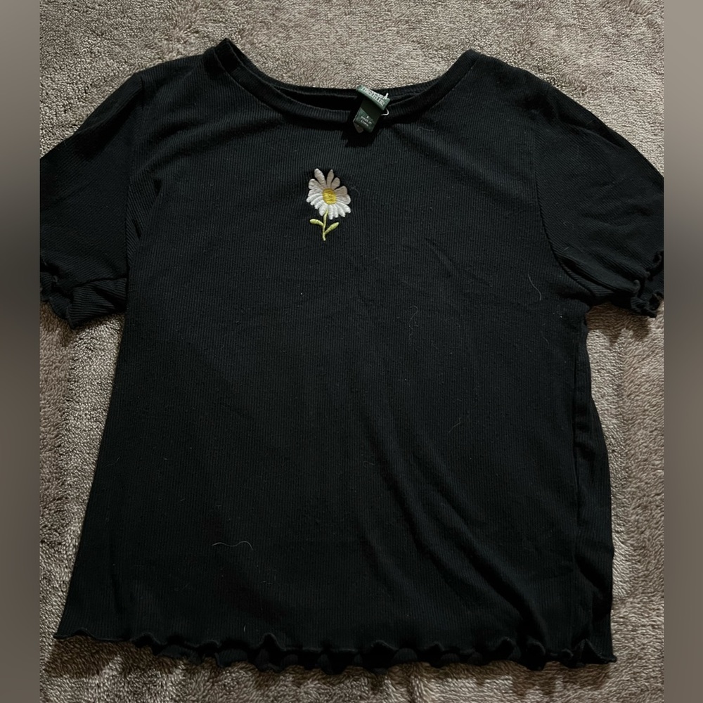 Black flower ribbed baby tee